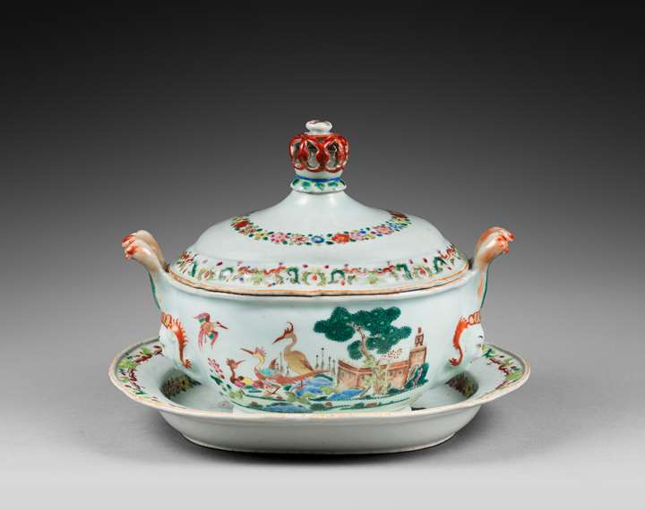 Chinese porcelain "Famille rose" Tureen and stand with handles Indian head shape - Qianlong period